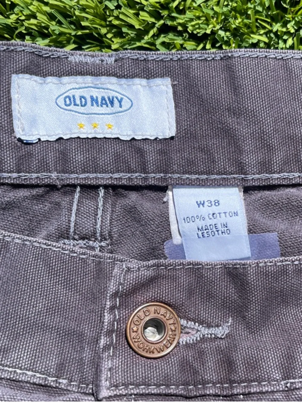 Old Navy Men's Cargo Gray Shorts - Comfortable Everyday Wear